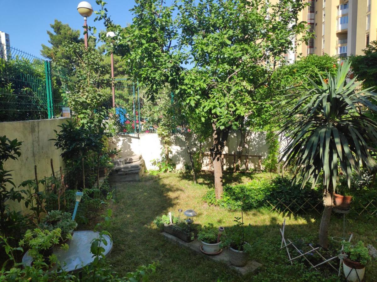 Spacious Apartment With Big Garden Near Beach Split Exterior photo